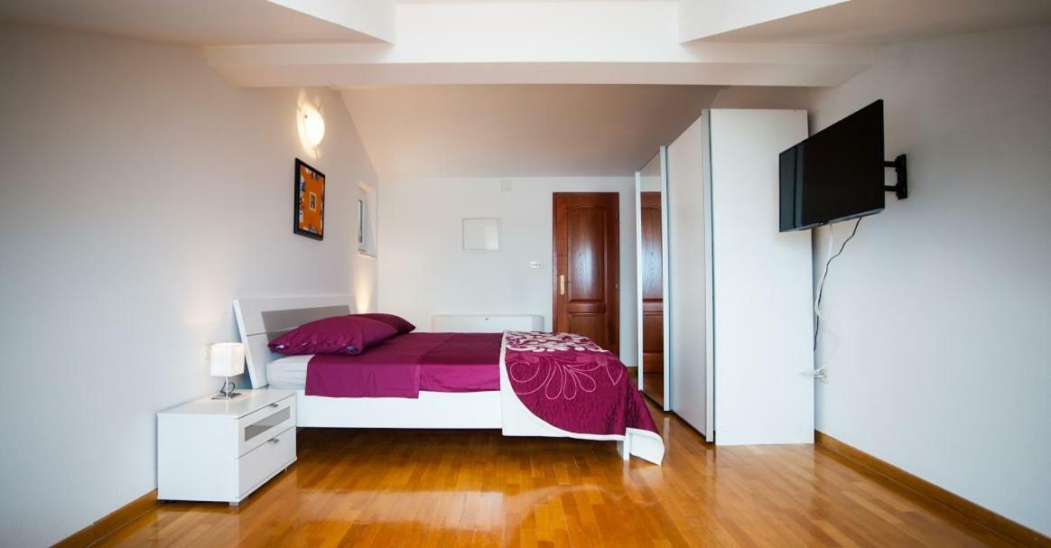 House Koloc Apartamento Bol Exterior foto